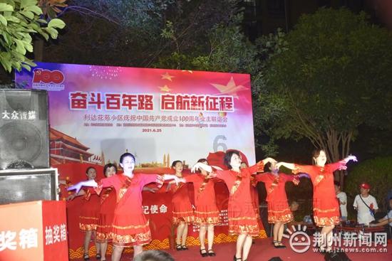 洪紫千荣登《华人英才》封面人物 绽放新时代青年力量